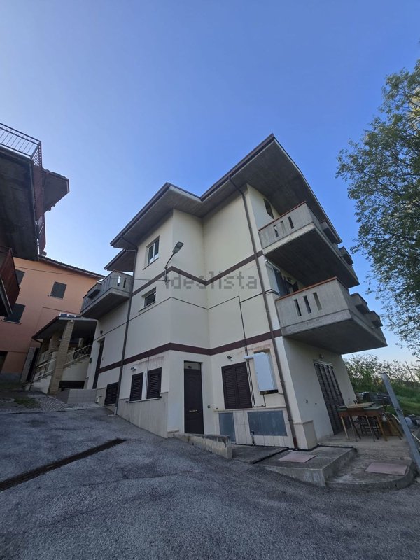 appartamento in vendita a Colledara in zona Bascianella