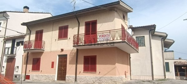 casa indipendente in vendita a Colledara