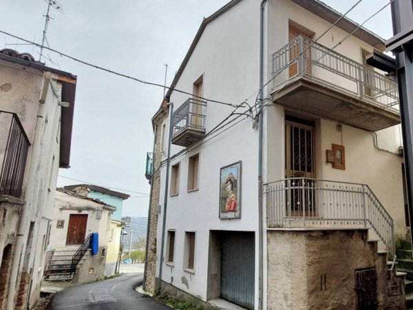casa indipendente in vendita a Colledara