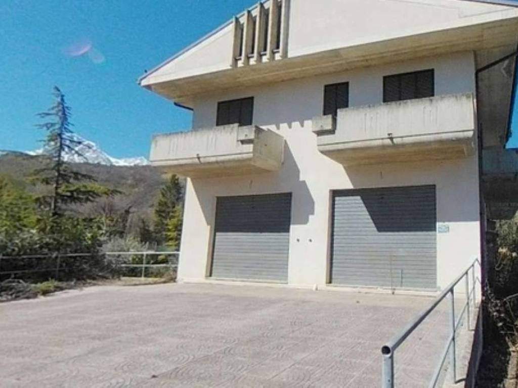 locale commerciale in vendita a Colledara in zona Ornano Grande