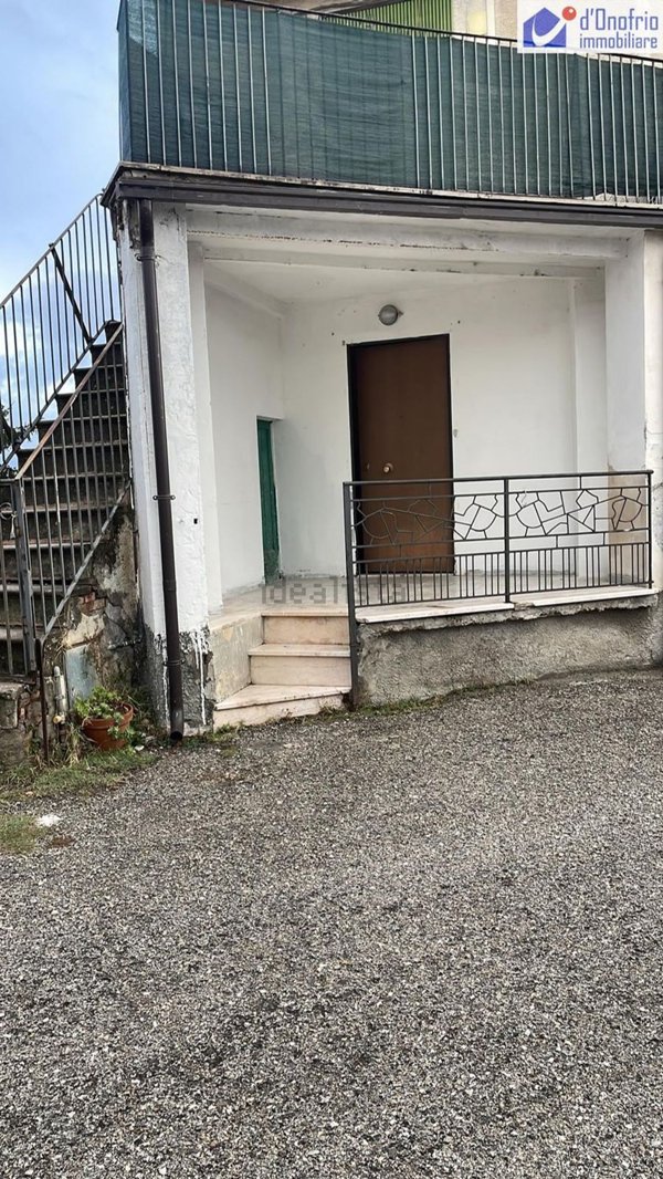 casa semindipendente in vendita a Colledara in zona Vico