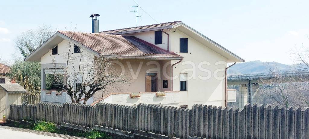 casa indipendente in vendita a Colledara in zona Vico