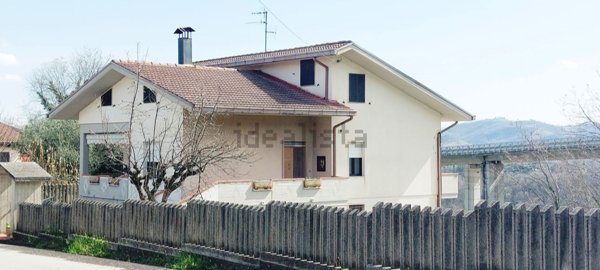 casa indipendente in vendita a Colledara
