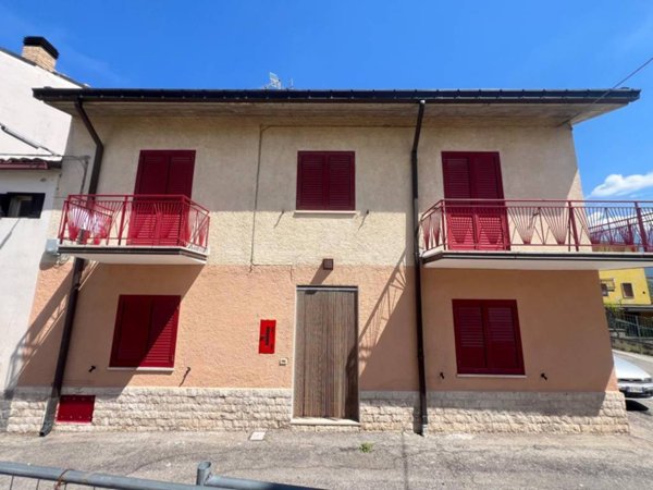 casa indipendente in vendita a Colledara