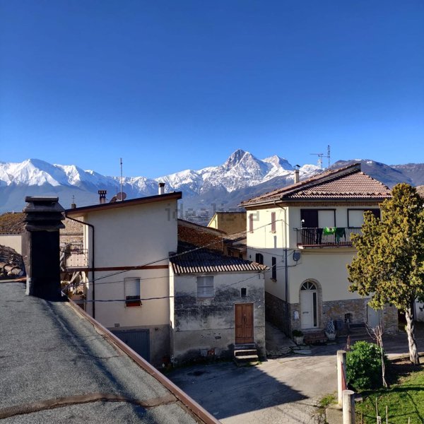 casa indipendente in vendita a Colledara in zona Bascianella