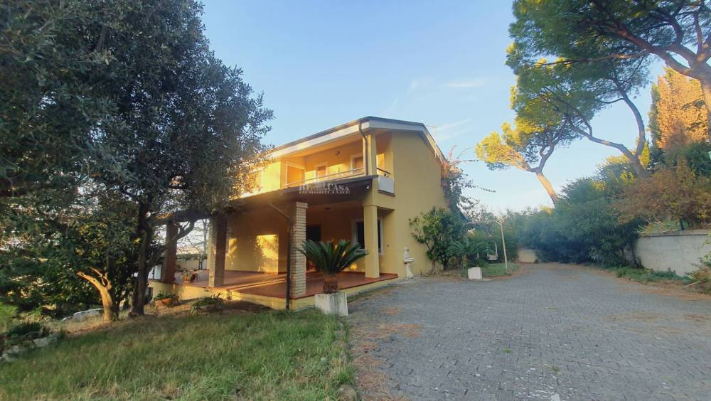 casa indipendente in vendita a Colonnella