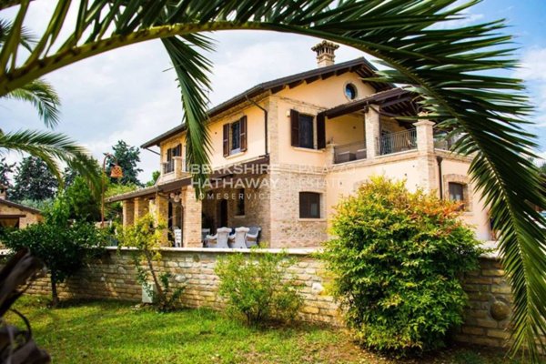 casa indipendente in vendita a Colonnella