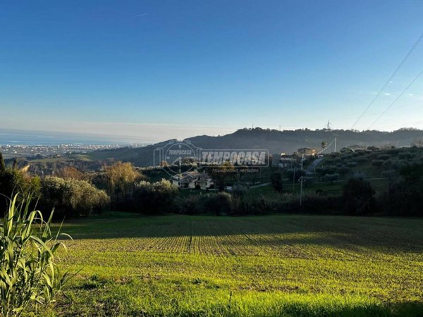terreno edificabile in vendita a Colonnella in zona San Martino