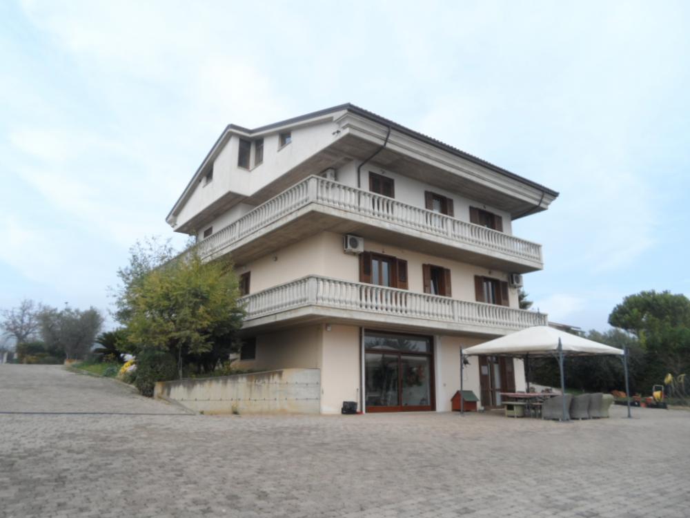 casa indipendente in vendita a Colonnella