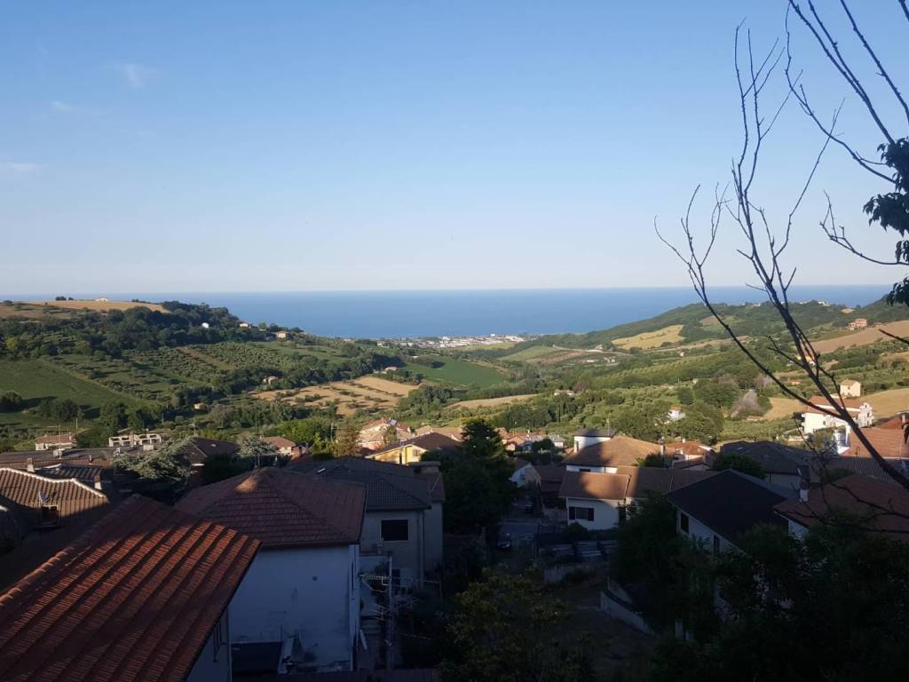 casa indipendente in vendita a Colonnella