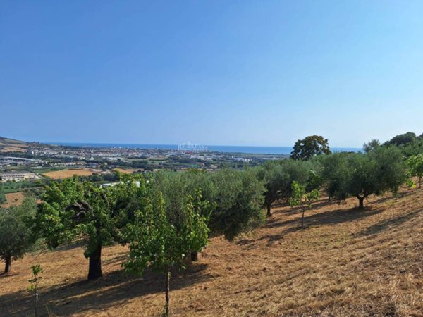 casa indipendente in vendita a Colonnella in zona San Giovanni