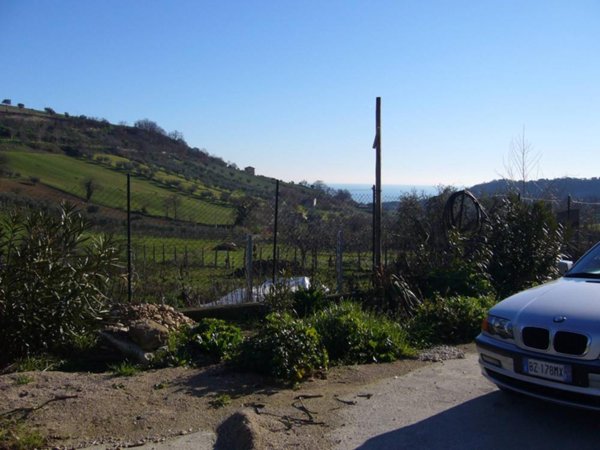 casa indipendente in vendita a Colonnella