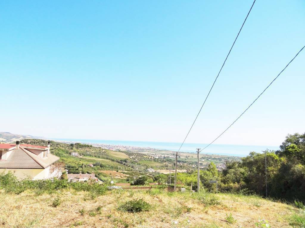 terreno edificabile in vendita a Colonnella