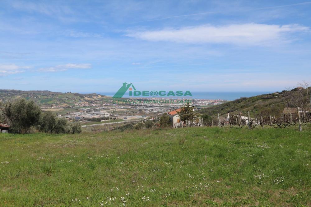 terreno edificabile in vendita a Colonnella
