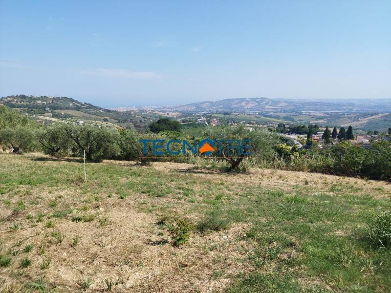 terreno edificabile in vendita a Colonnella