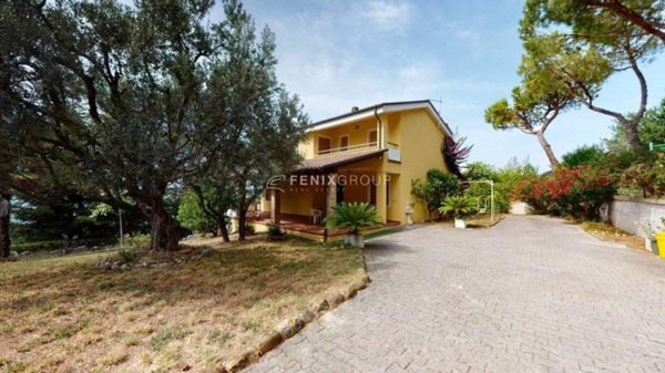 casa indipendente in vendita a Colonnella
