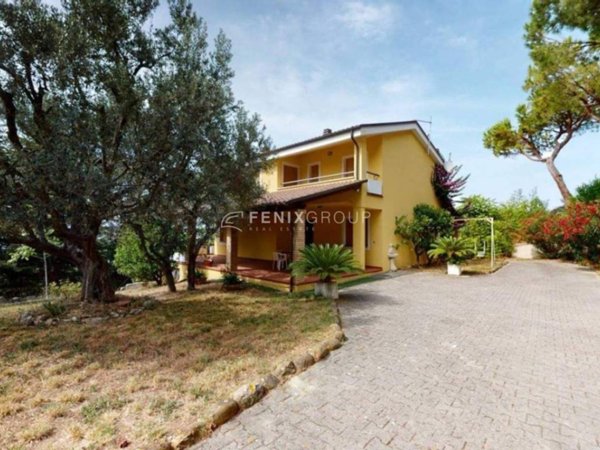 casa indipendente in vendita a Colonnella