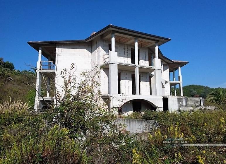 casa indipendente in vendita a Colonnella