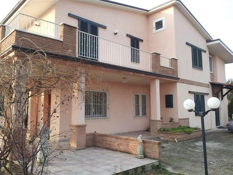 casa indipendente in vendita a Colonnella