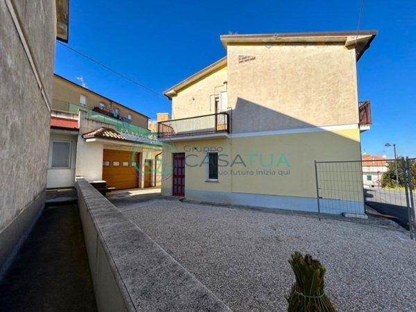 casa indipendente in vendita a Colonnella