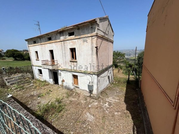 casa indipendente in vendita a Colonnella