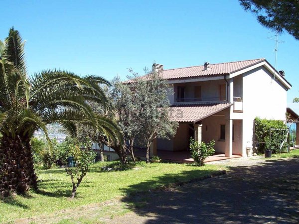 casa indipendente in vendita a Colonnella