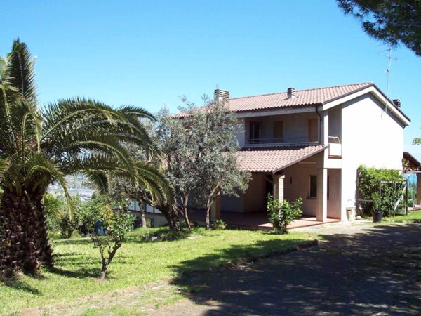 casa indipendente in vendita a Colonnella