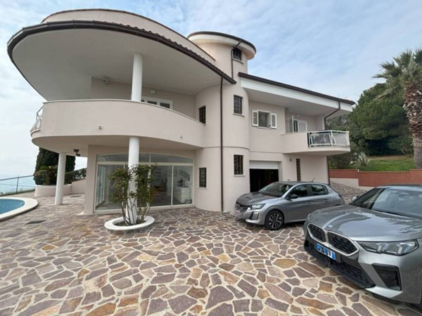 casa indipendente in vendita a Colonnella