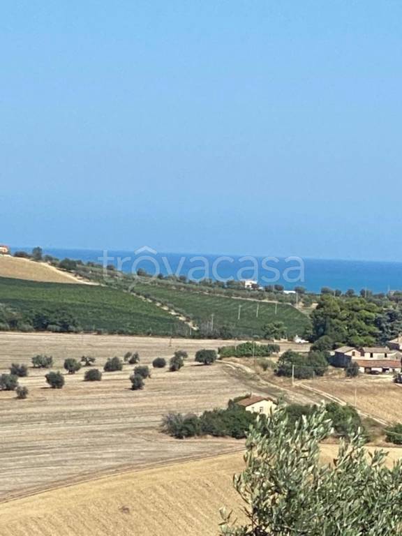 terreno edificabile in vendita a Colonnella in zona Vibrata