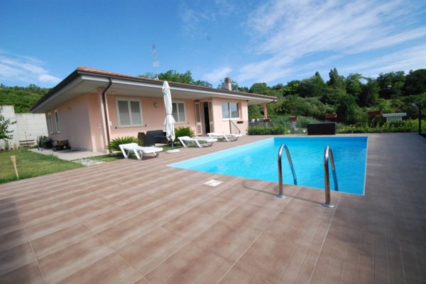 casa indipendente in vendita a Colonnella