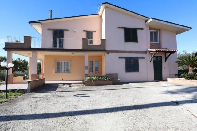 casa indipendente in vendita a Colonnella