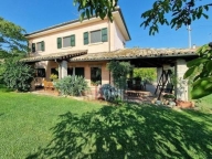 casa indipendente in vendita a Colonnella
