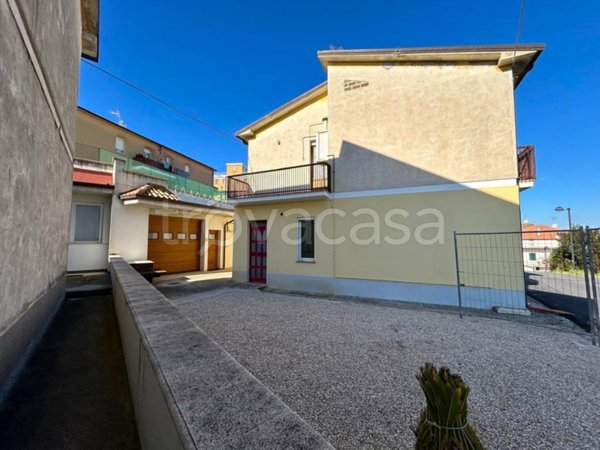 casa indipendente in vendita a Colonnella