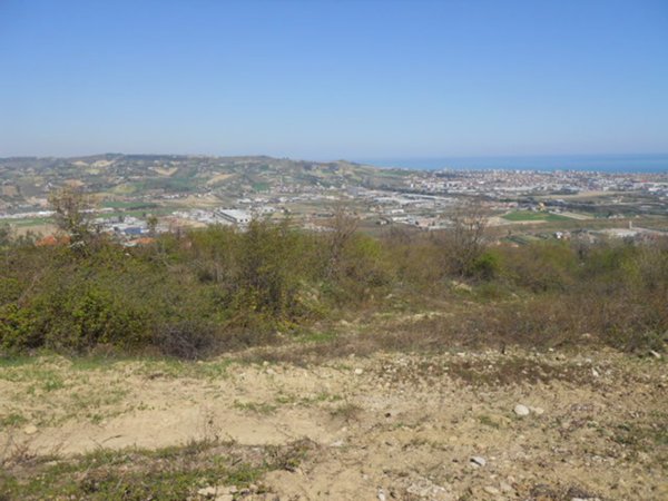 casa indipendente in vendita a Colonnella