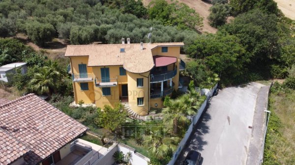 casa indipendente in vendita a Colonnella in zona Civita