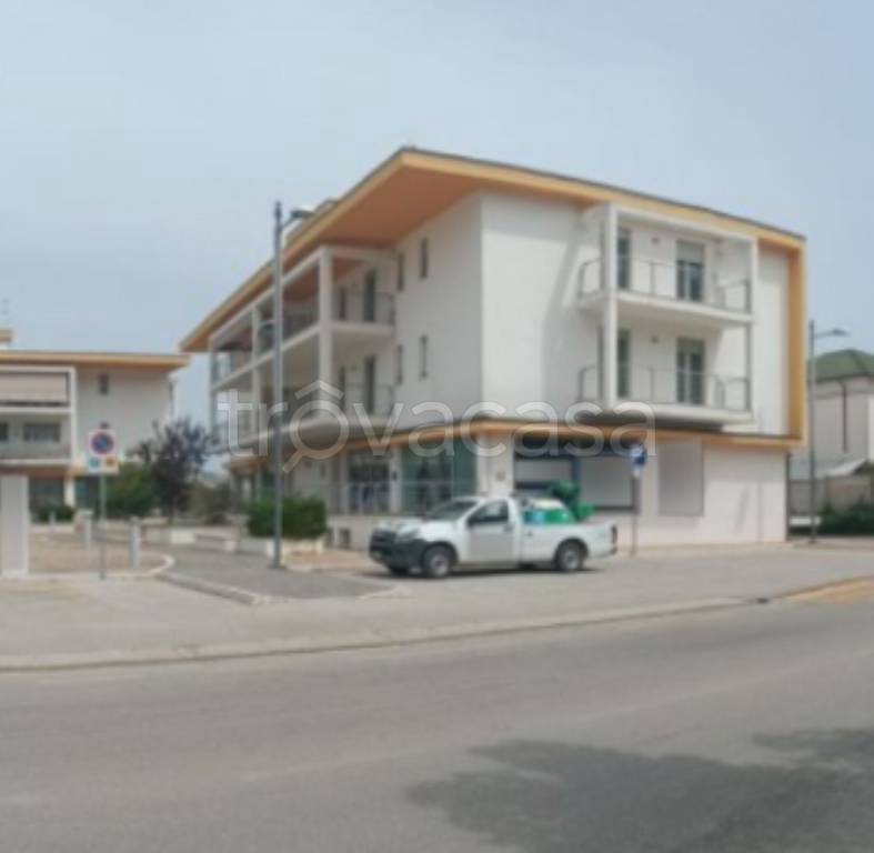 negozio in vendita a Colonnella in zona San Giovanni