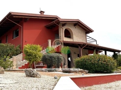 casa indipendente in vendita a Colonnella