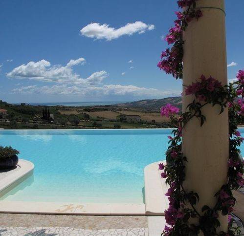 casa indipendente in vendita a Colonnella