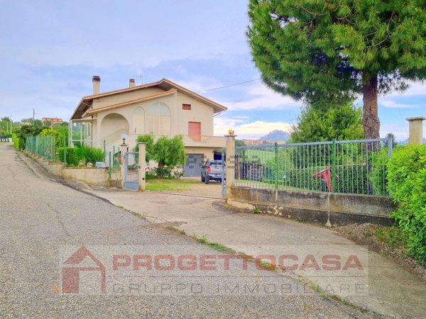casa indipendente in vendita a Colonnella
