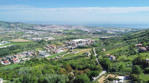 casa indipendente in vendita a Colonnella in zona San Giovanni