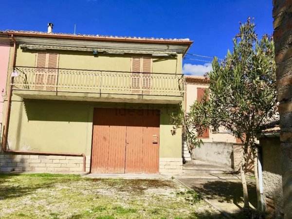 esavano in vendita a Colonnella