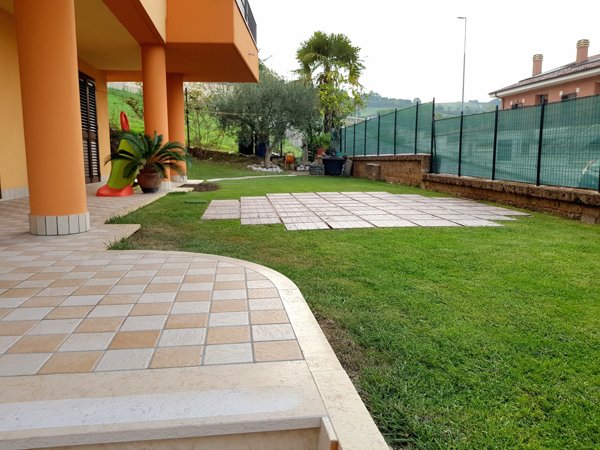 casa indipendente in vendita a Colonnella