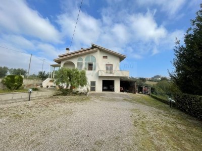 casa indipendente in vendita a Colonnella