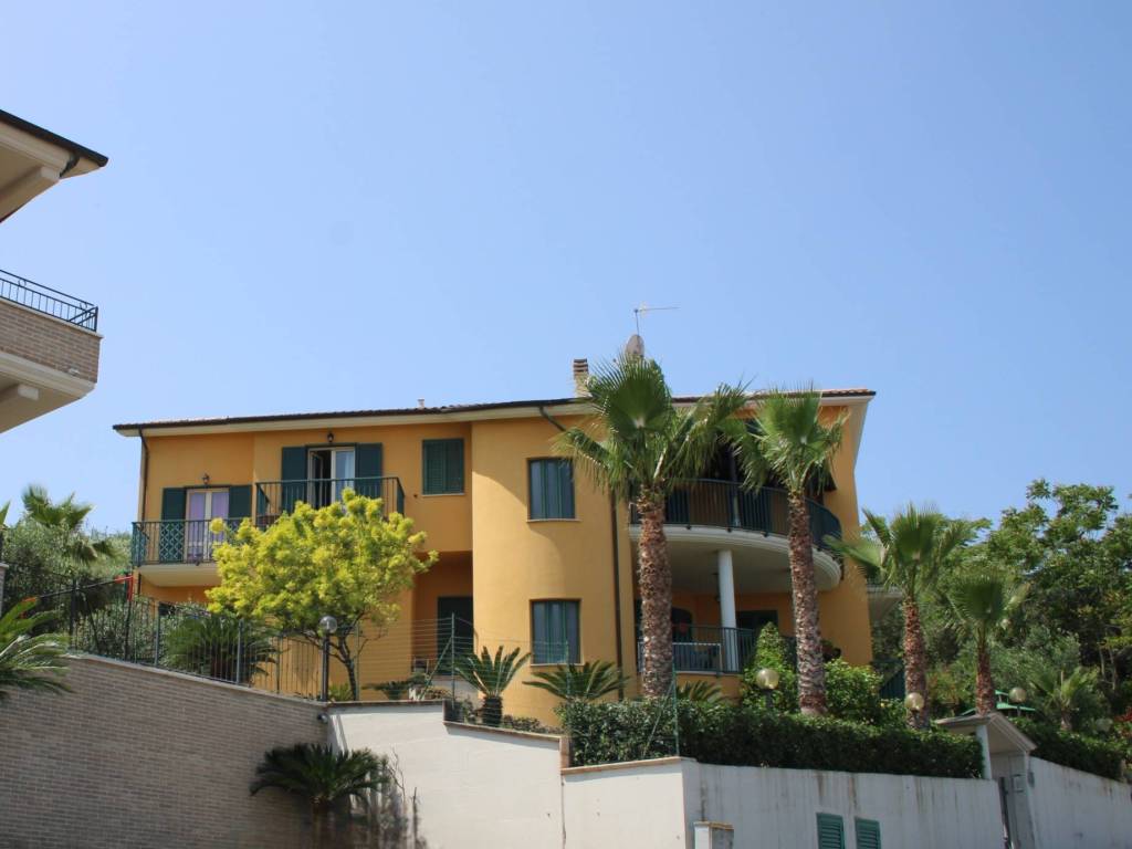 casa indipendente in vendita a Colonnella