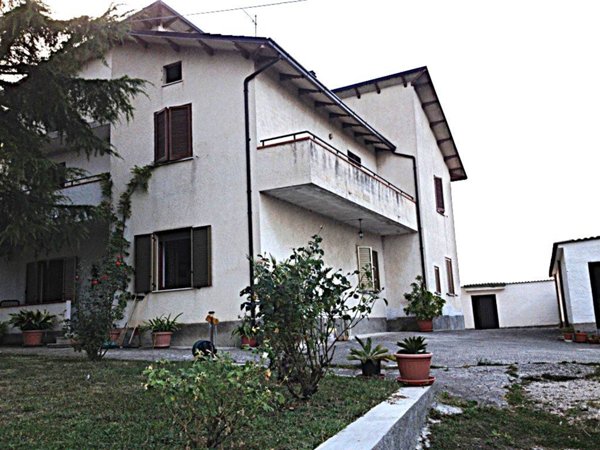 casa indipendente in vendita a Colonnella