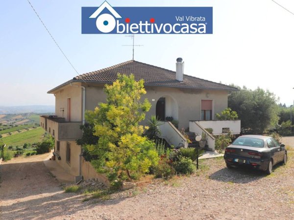 casa indipendente in vendita a Colonnella