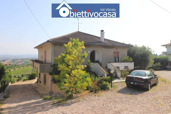 casa indipendente in vendita a Colonnella