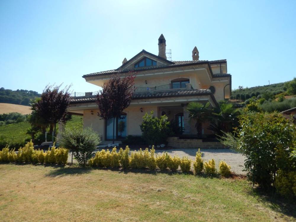 casa indipendente in vendita a Colonnella