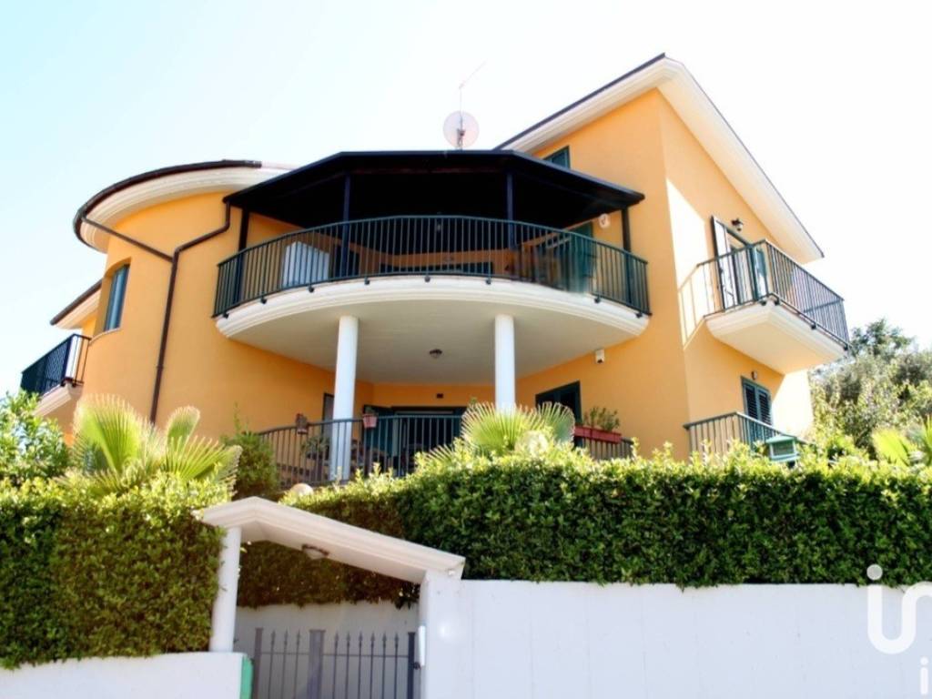 casa indipendente in vendita a Colonnella in zona Vibrata