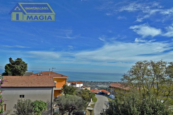 casa indipendente in vendita a Colonnella